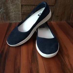 Fitflop NAVY blue perforated ballet flats. Size 8